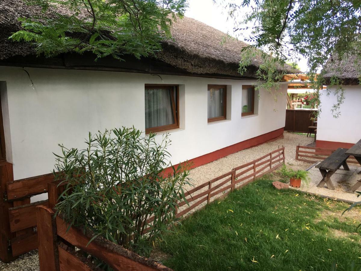 Balatonkenesei Nadfedeles Lovas Vendeghaz Villa Bagian luar foto